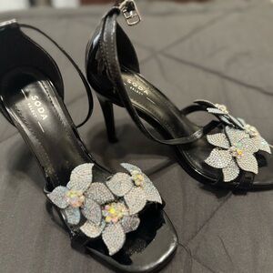 Soda Size 7.5 Black Rhinestone Flower Stiletto Heels